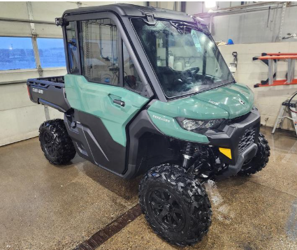 2025 Can-Am Defender DPS CAB HD9
