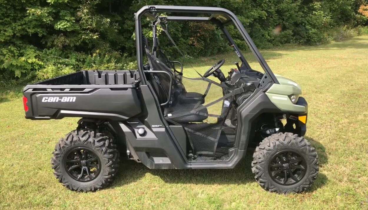 2017-can-am-defender-hd5-1