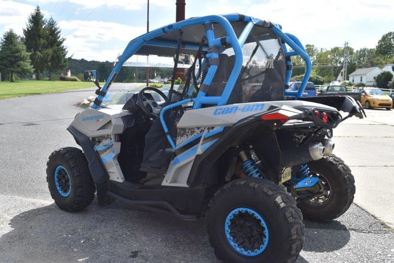 2017-can-am-maverick-xc-dps-1000r-1