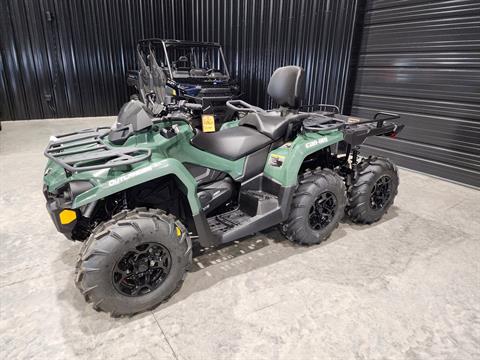2019-can-am-outlander--max-6x6-dps-450-1