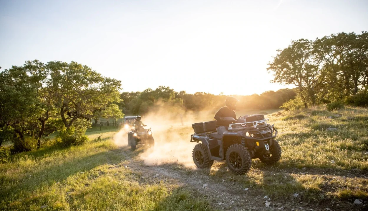 2021-can-am-outlander--xt-1000r-1