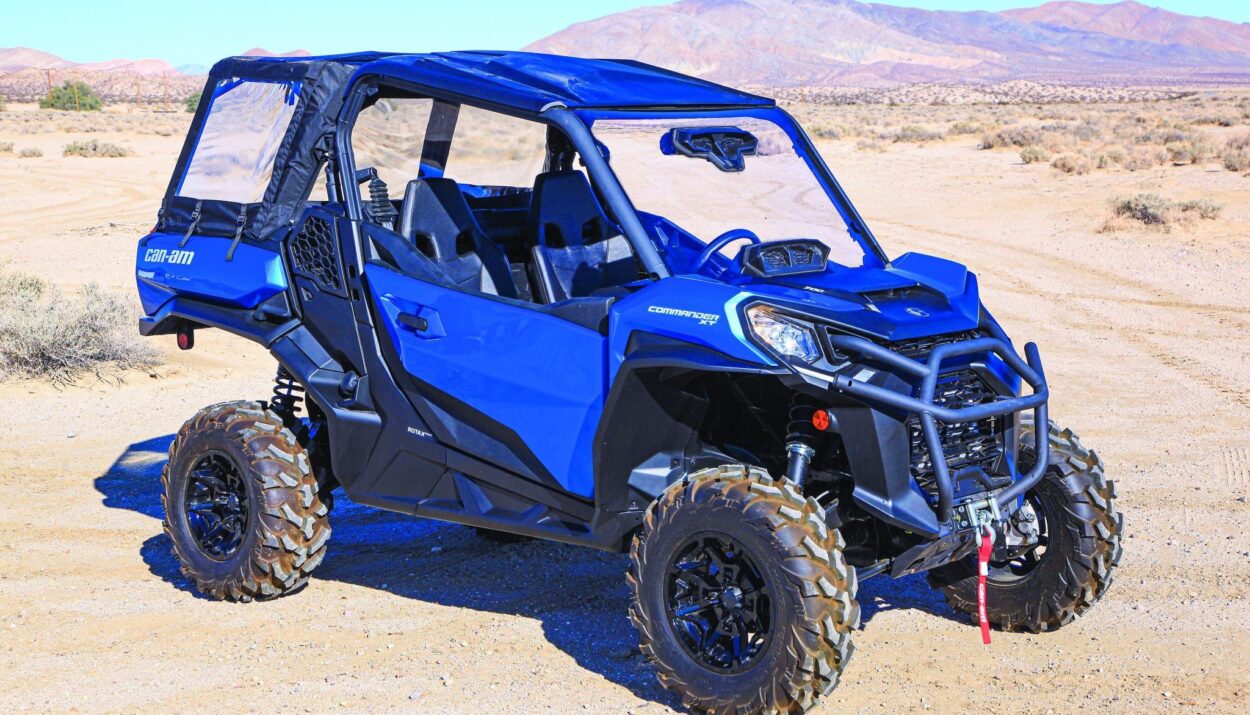2022-can-am-commander-xt-700-1