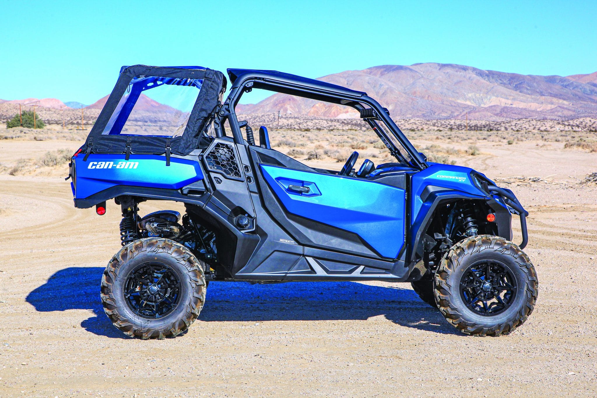 2022-can-am-commander-xt-700-2