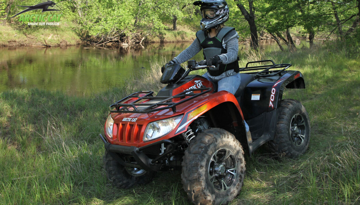 2013-arctic-cat-700-xt-1