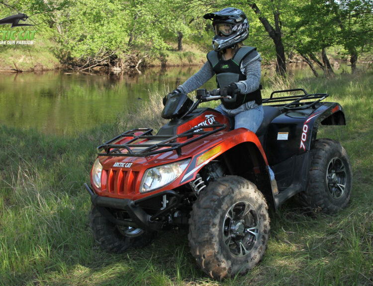 2013-arctic-cat-700-xt-1