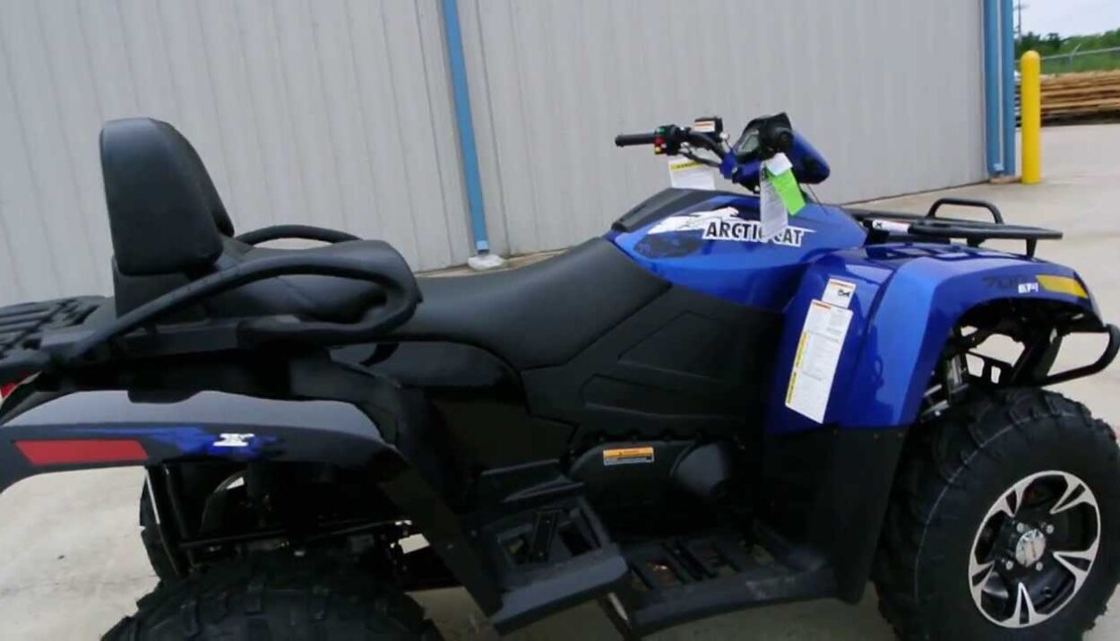 2014-arctic-cat-700-xt-1