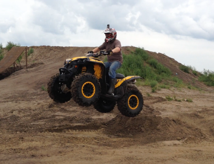 2014-can-am-renegade-800r-1