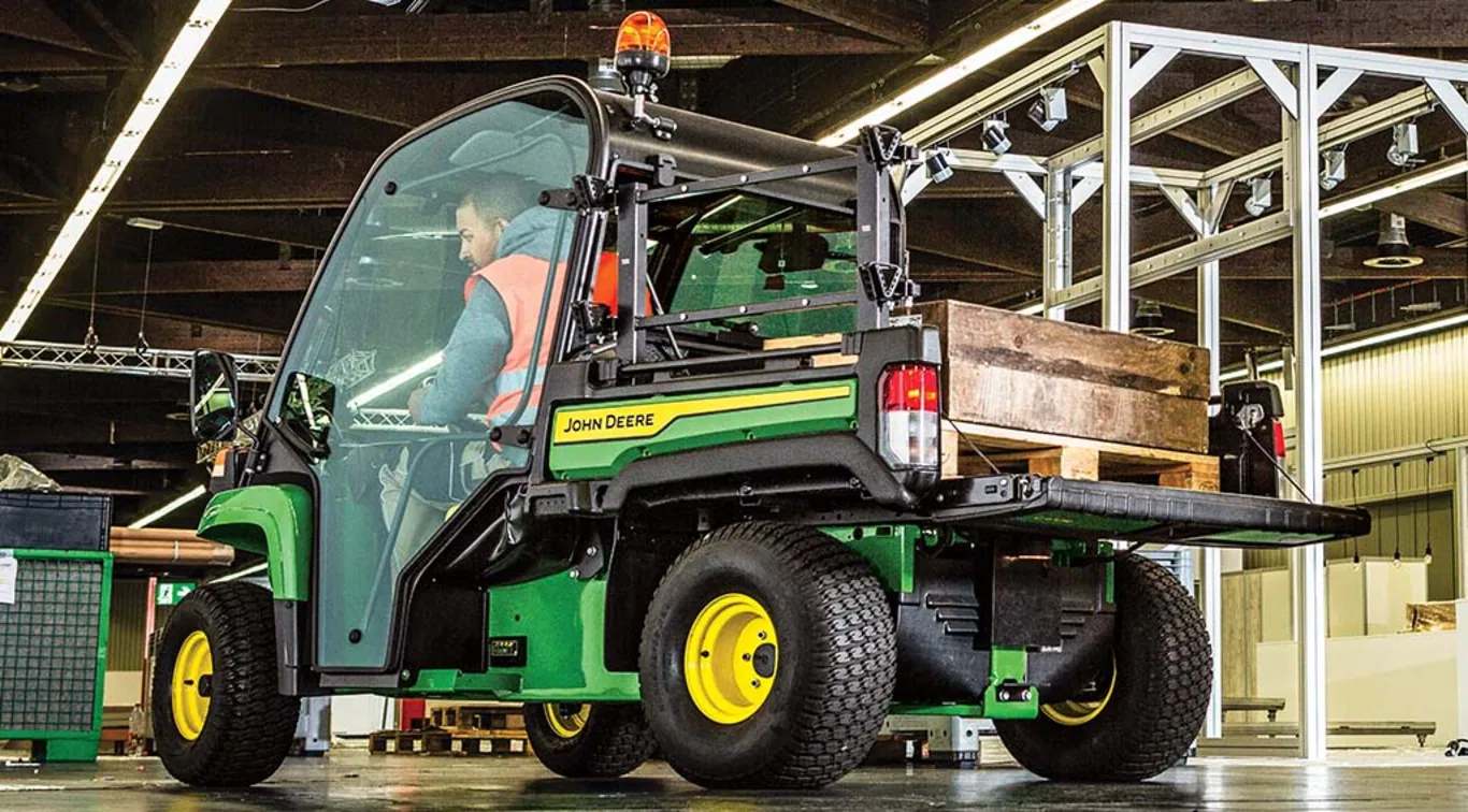 2014-john-deere-gator-traditional-te-4x2-electric-2-1