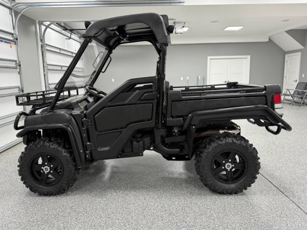 2014-john-deere-gator--xuv-4x4-825i-midnight-black-se-1