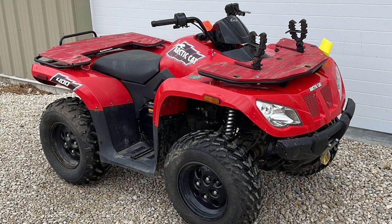 2015-arctic-cat-400-4x4-1