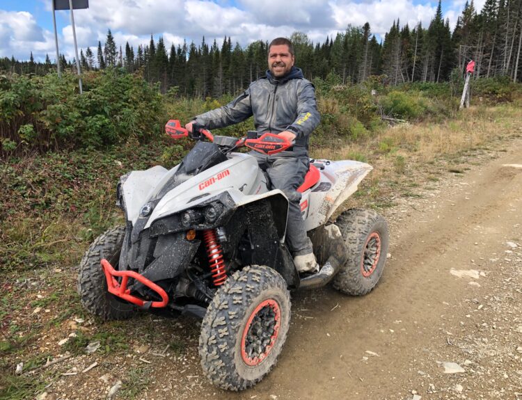2015-can-am-renegade-1000-x-xc-1