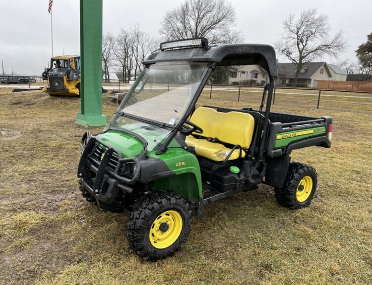2015-john-deere-gator--xuv-4x4-855d-power-steering-1