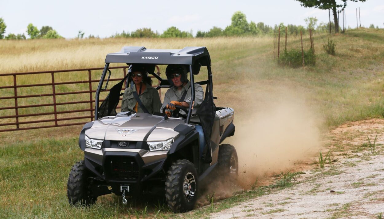 2015-kymco-mxu-450i-le-50th-anniversary-1