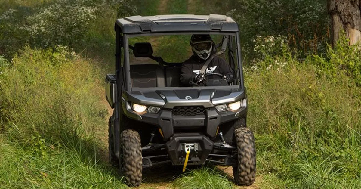 2016-can-am-defender-xt-hd8-1