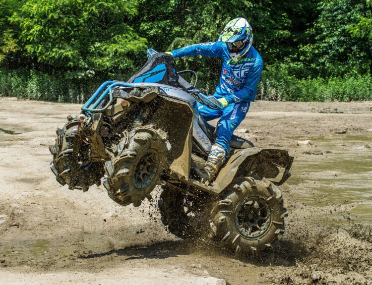 2016-can-am-renegade-x-mr-1000r-1