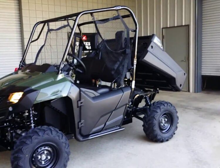 2016-honda-pioneer-700-1