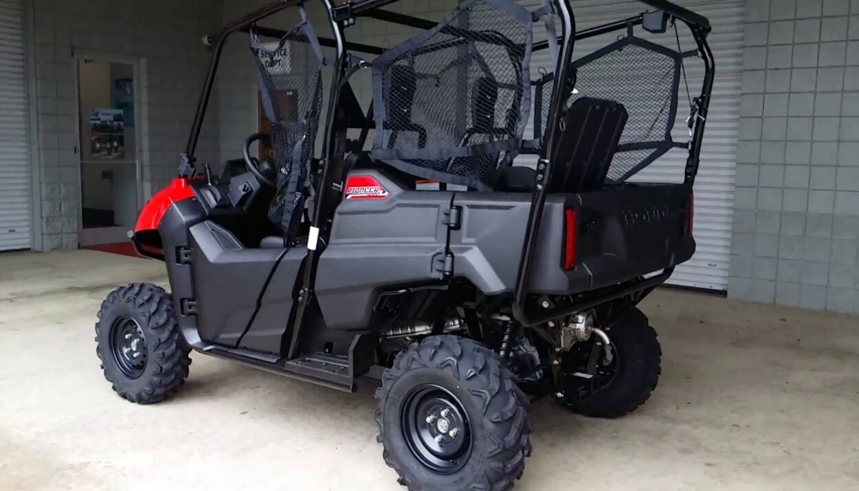 2016-honda-pioneer-700-4-1