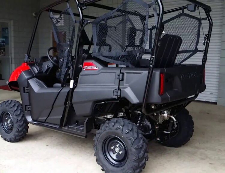 2016-honda-pioneer-700-4-1