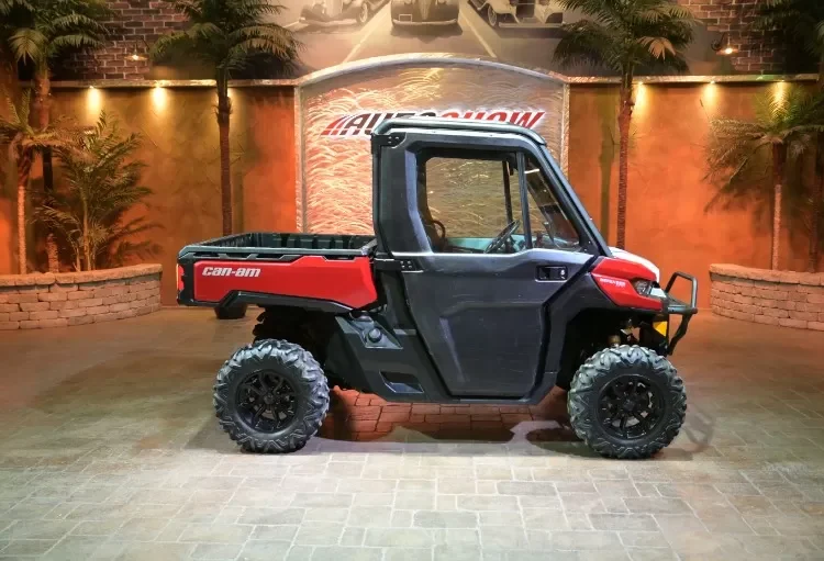 2017-can-am-defender-xt-cab-hd8-1