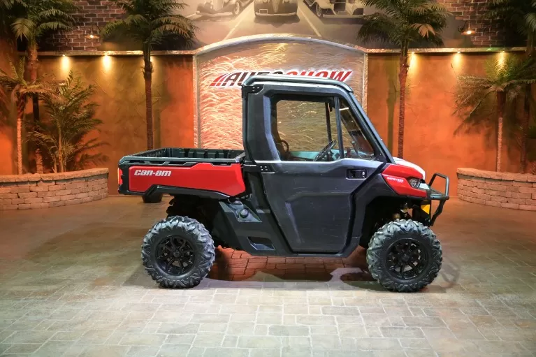 2017-can-am-defender-xt-cab-hd8-1