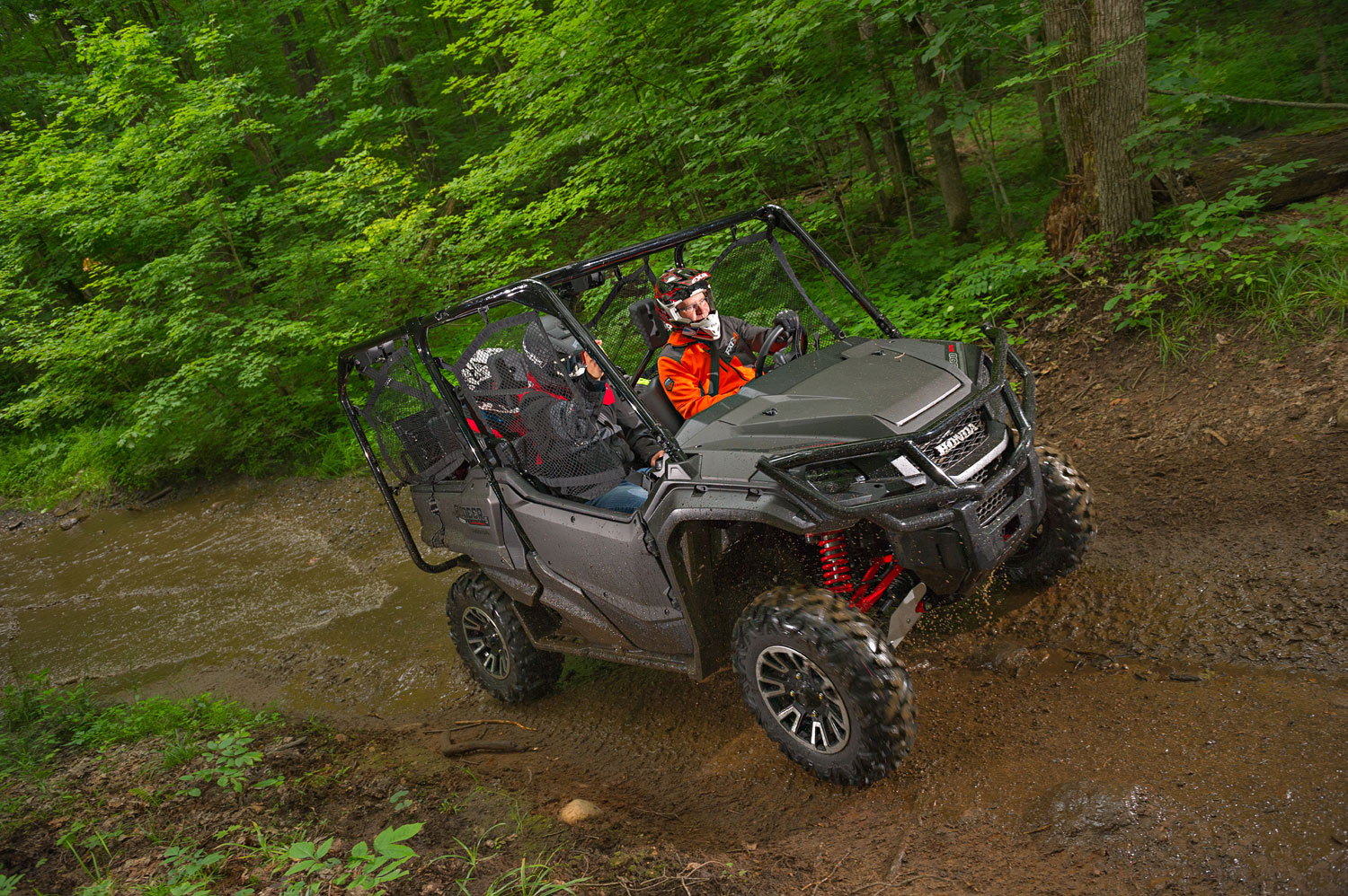2017-honda-pioneer-1000-5-le-2-1