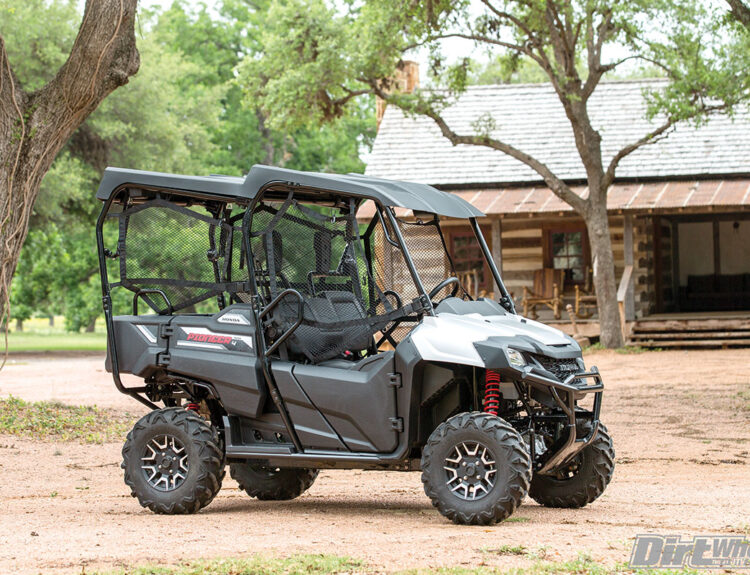 2017-honda-pioneer-700-4-deluxe-1