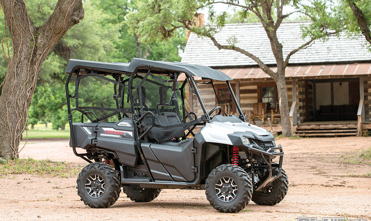2017-honda-pioneer-700-deluxe-1