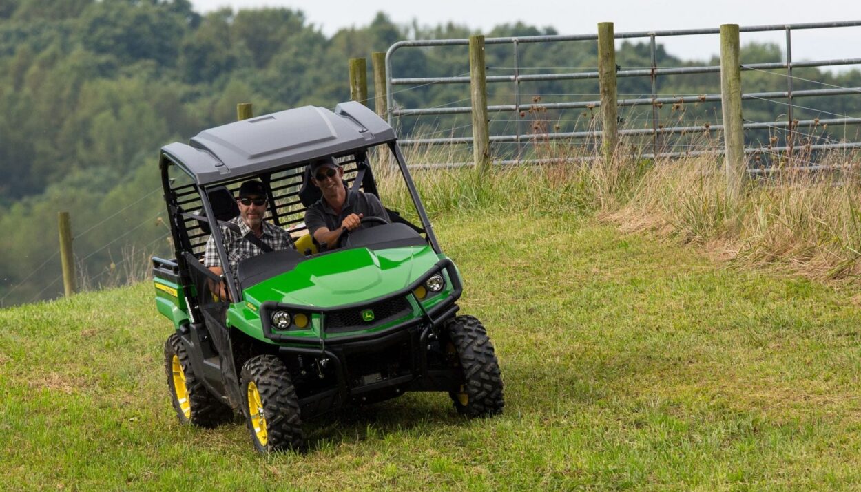 2017-john-deere-gator--xuv560-1