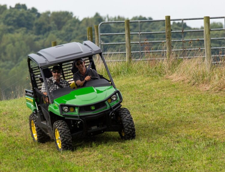 2017-john-deere-gator--xuv560-1