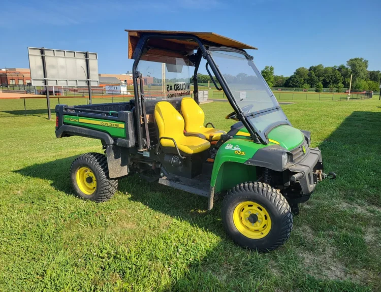 2017-john-deere-gator--xuv625i-1