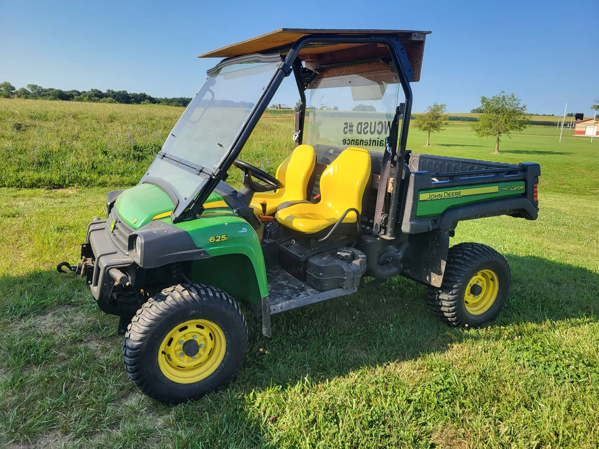 2017-john-deere-gator-xuv625i-2