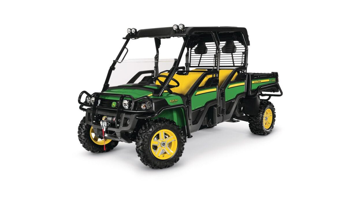 2017-john-deere-gator--xuv825i-s4-1