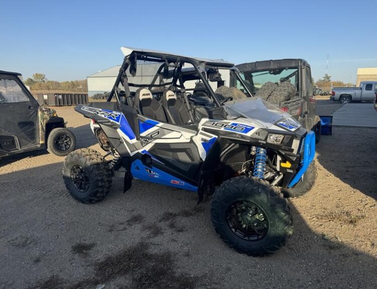 2017-polaris-general--1000-eps-white-lightning-1