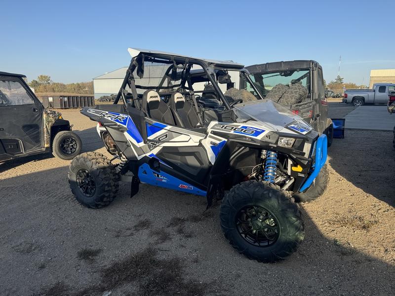 2017-polaris-general--1000-eps-white-lightning-1