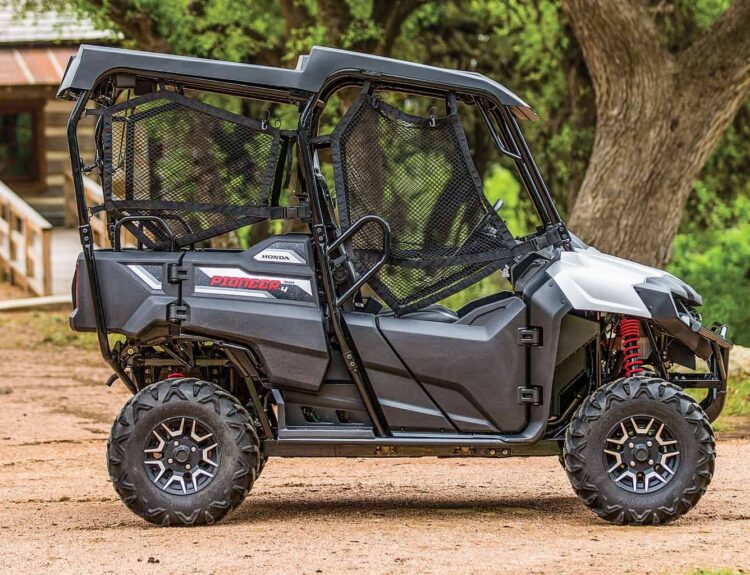 2018-honda-pioneer-700-4-deluxe-1