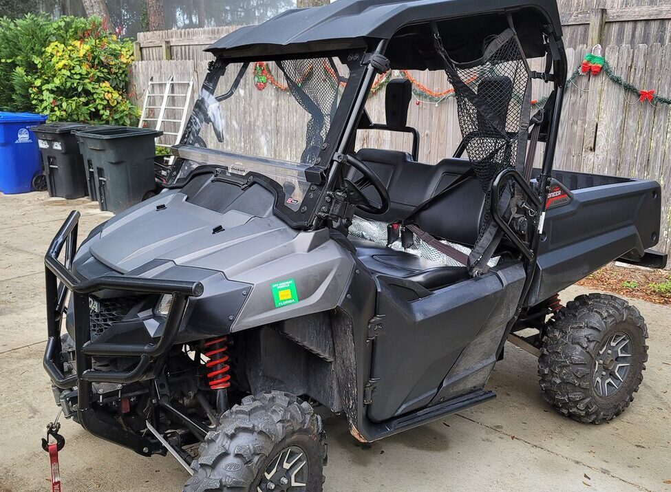 2018-honda-pioneer-700-deluxe-1