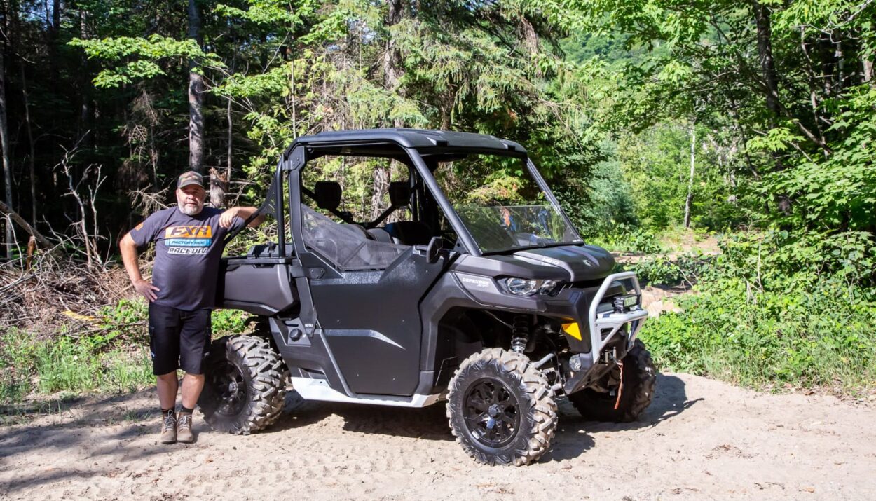 2020-can-am-defender-xt-p-hd10-1