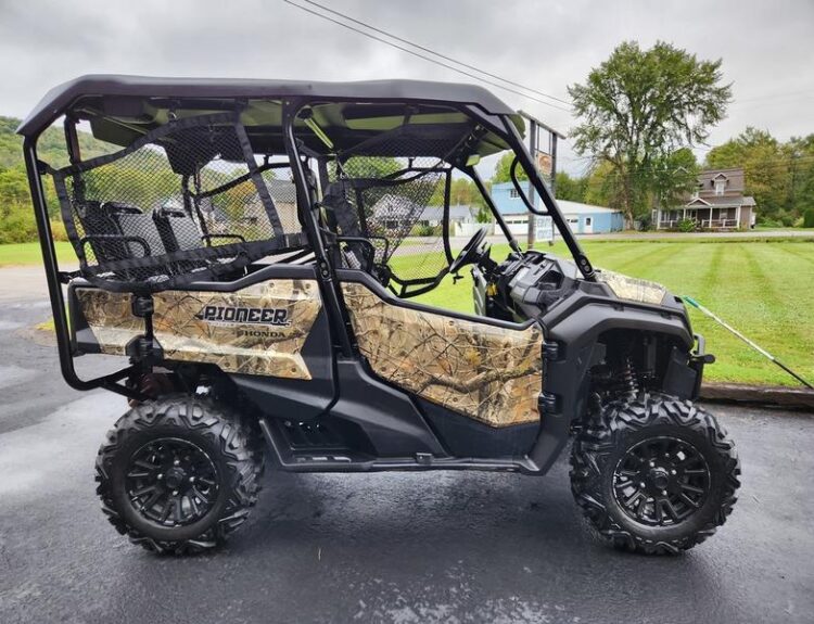 2020-honda-pioneer-1000-deluxe-1