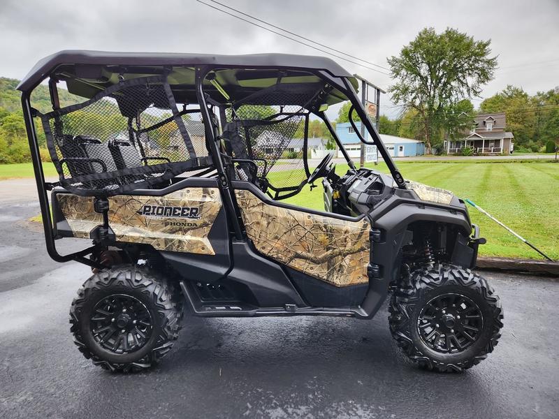 2020-honda-pioneer-1000-deluxe-2