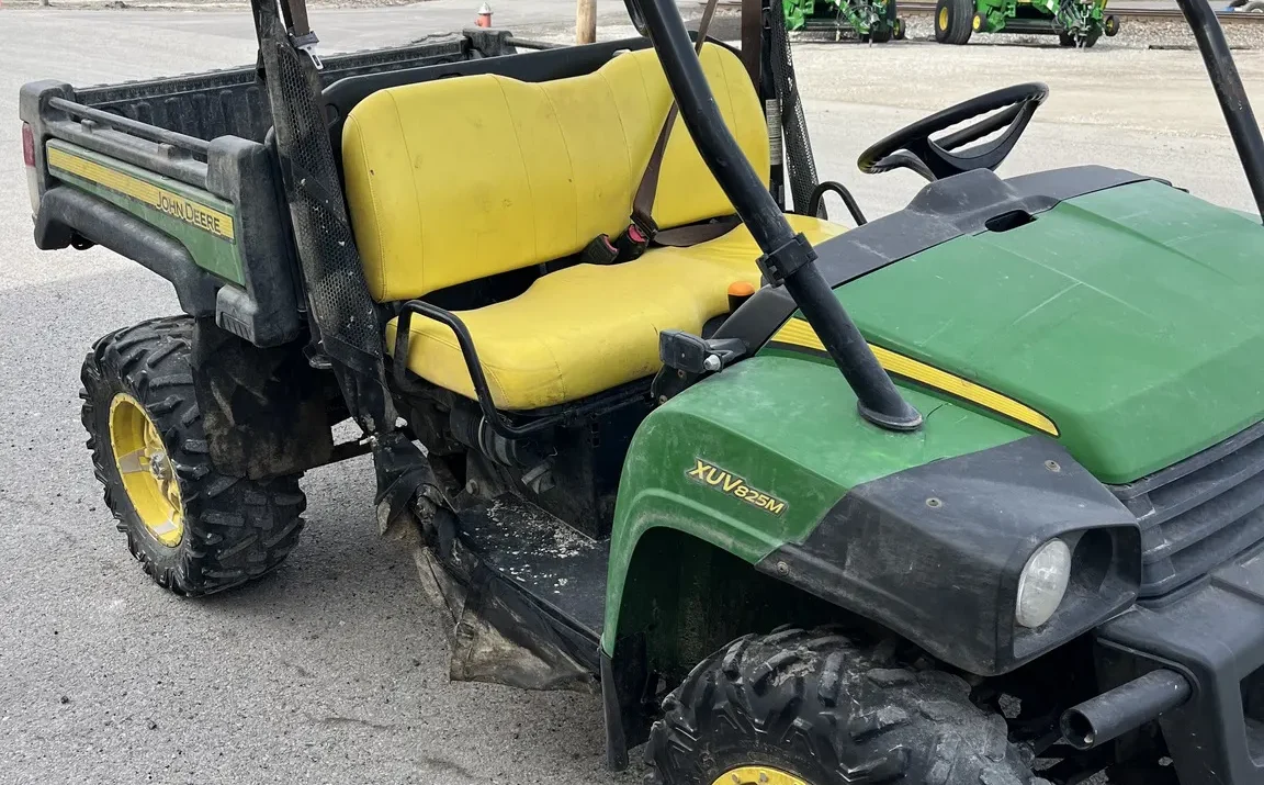 2020-john-deere-gator--xuv825m-1
