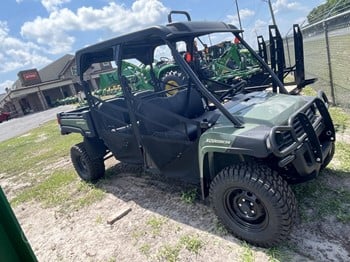 2020-john-deere-gator--xuv825m-s4-1