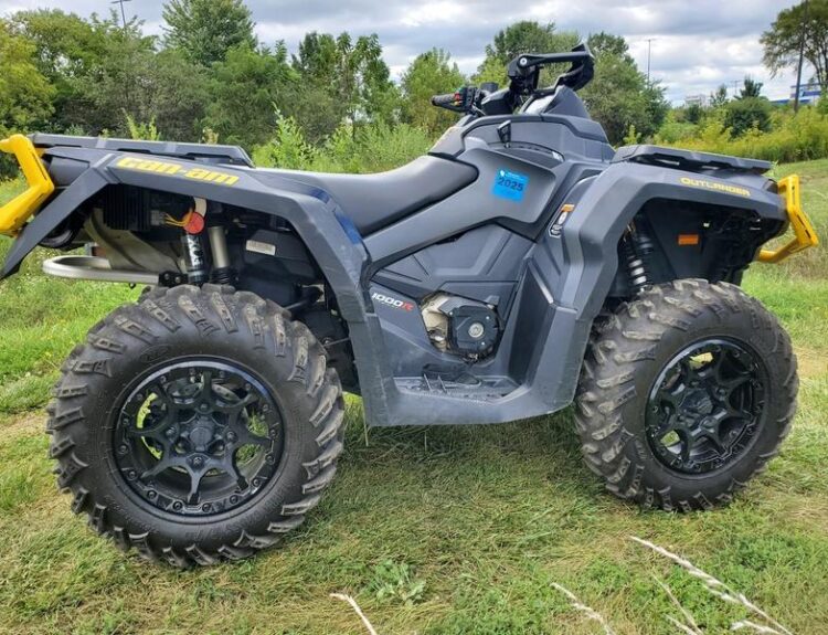 2021-can-am-outlander--max-xt-p--1000r-1