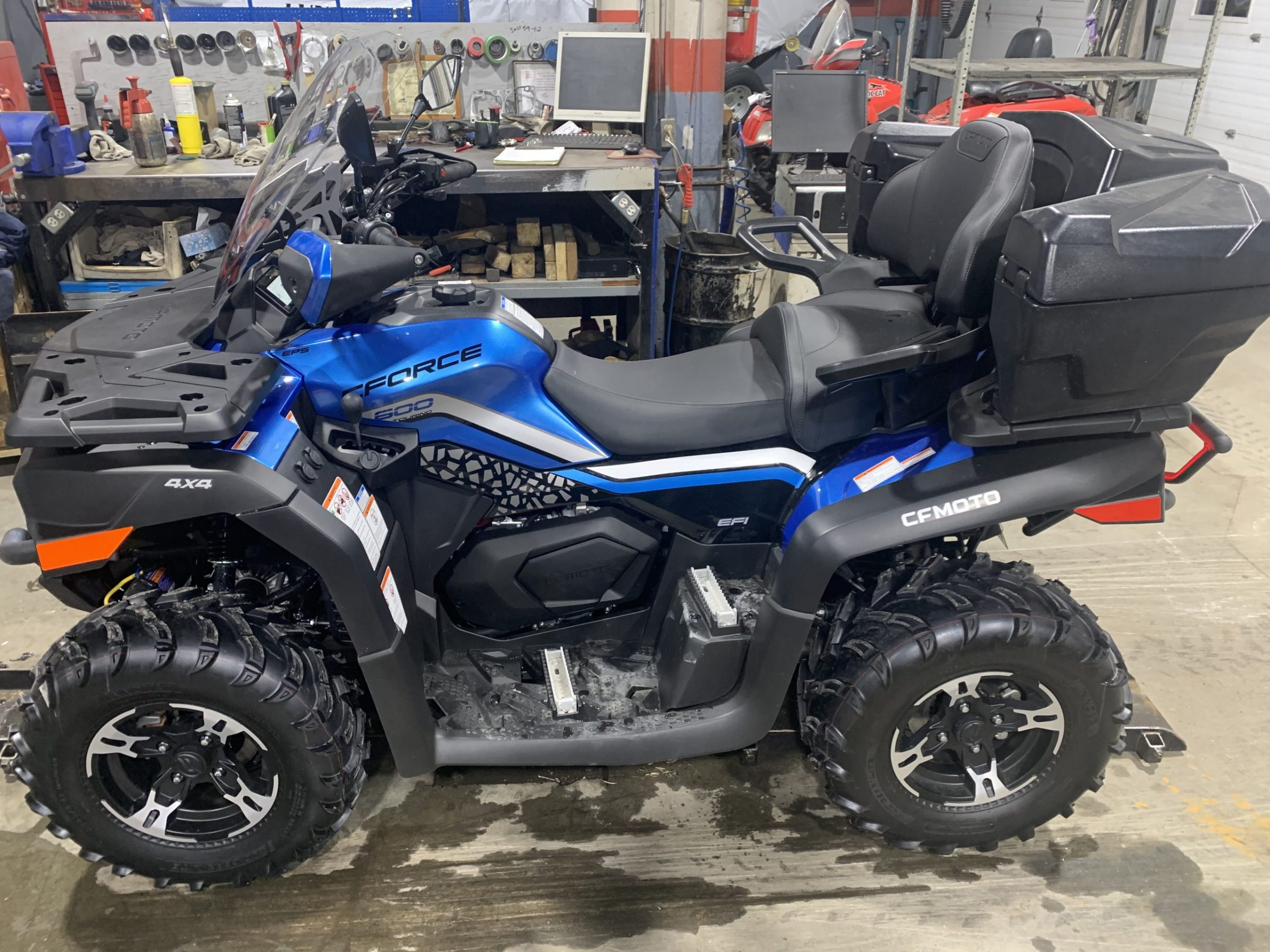 2021-cfmoto-cforce-600-2.jpg Exterior Design and Visual Appeal