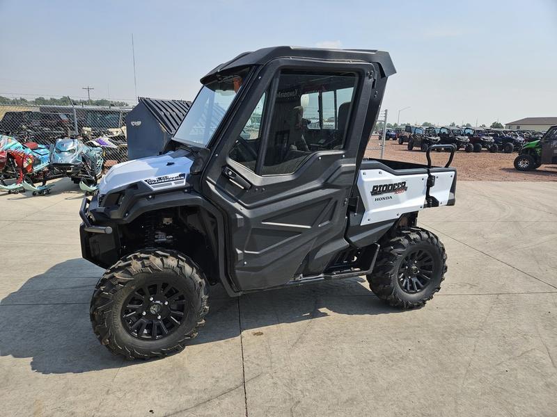 2021-honda-pioneer-1000-5-deluxe-1
