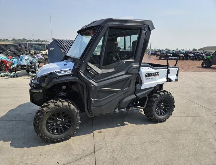 2021-honda-pioneer-1000-5-deluxe-1