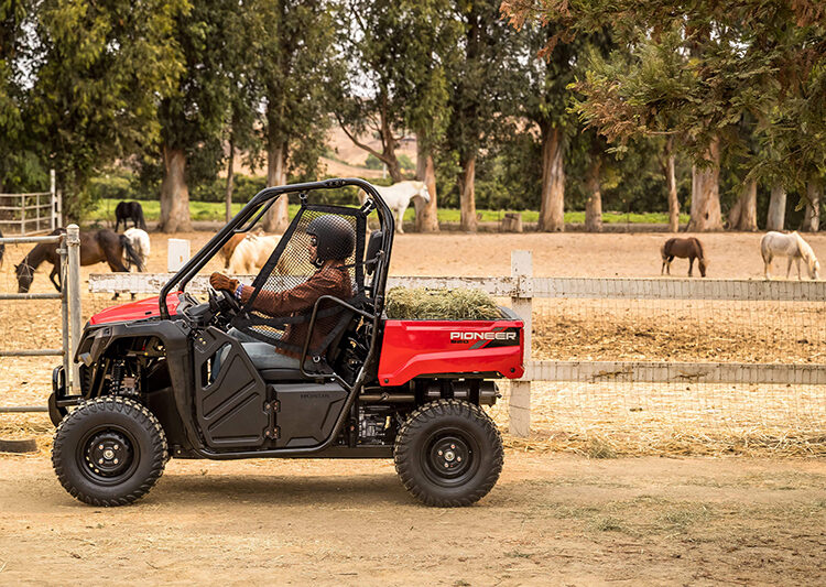 2021-honda-pioneer-520-base-1