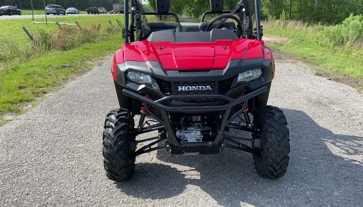 2021-honda-pioneer-700-deluxe-1