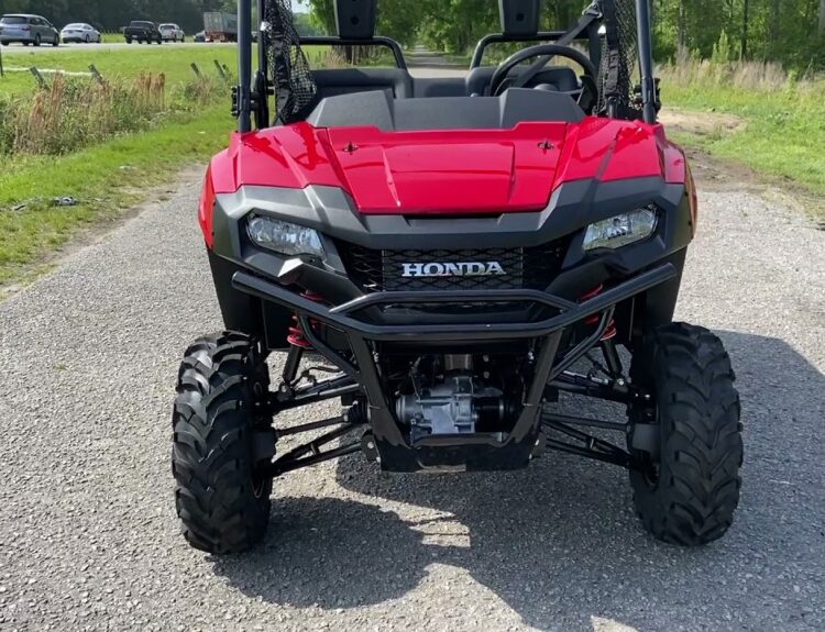 2021-honda-pioneer-700-deluxe-1