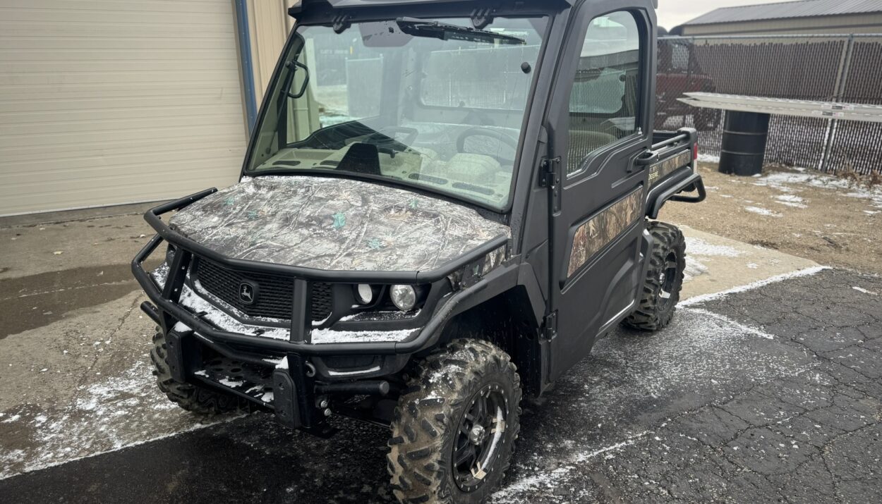 2021-john-deere-gator--xuv835r-base-1