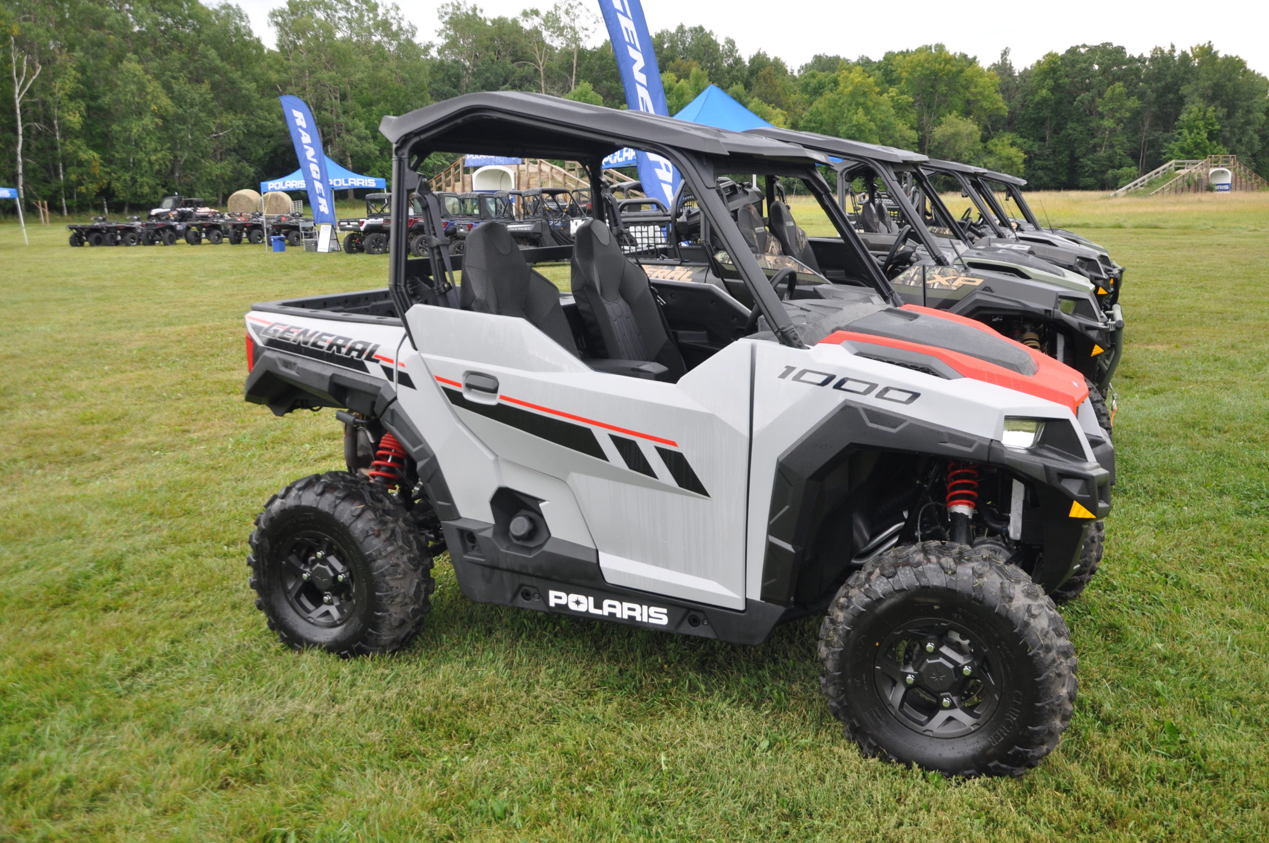 2021-polaris-general-1000-sport-2
